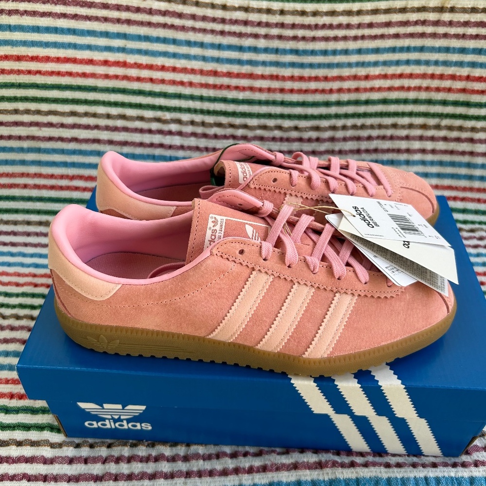Adidas NWT  PINK SPARKLE BERMUDAS WOMEN"S  SIZE 7 1/2